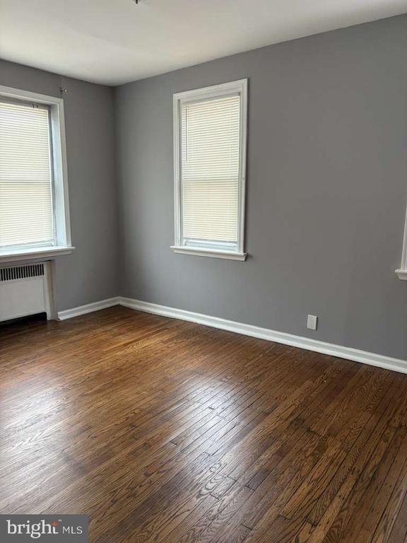 Photo - 5718 Woodbine Ave