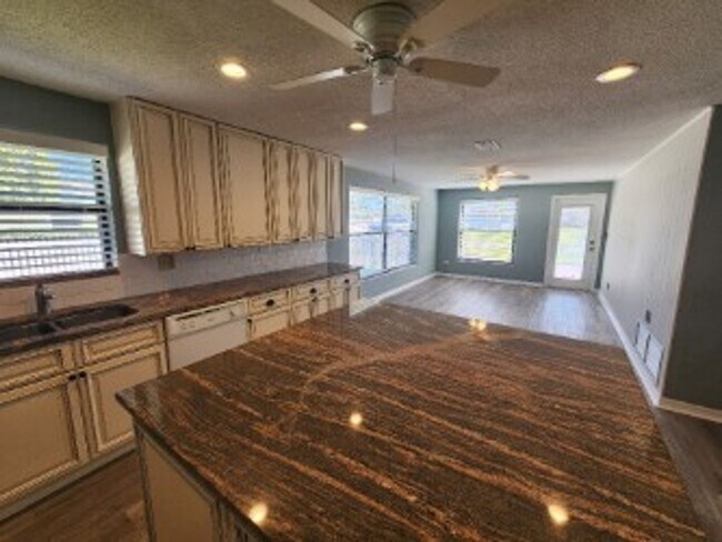 Photo - Beachside 3/2/1 Spacious Home