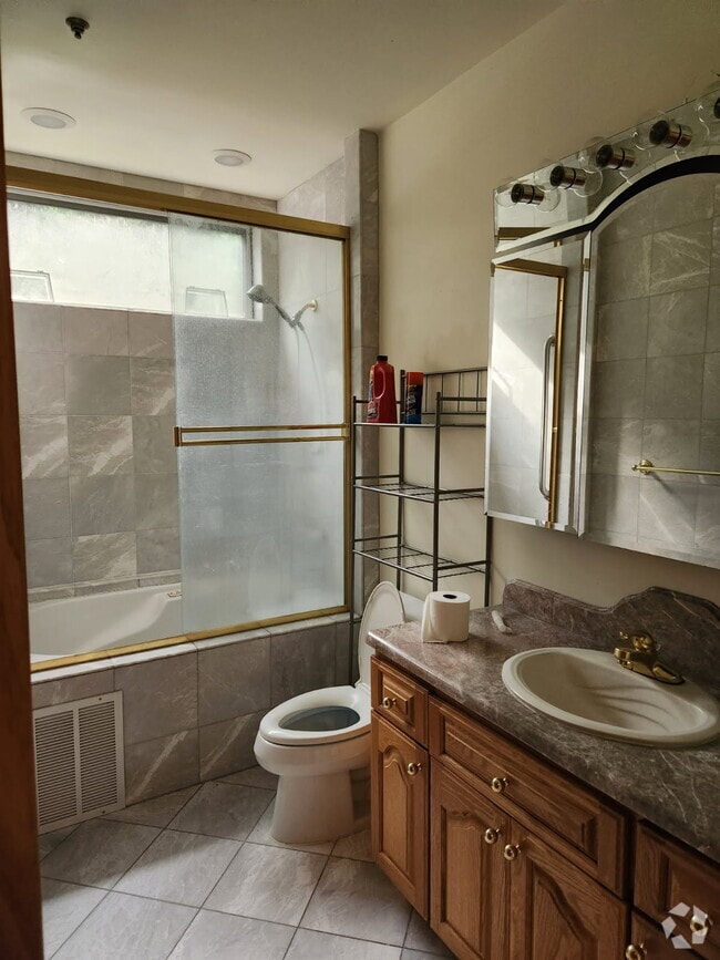 Building Photo - 15422 Rose Rd SW Unit A Rental