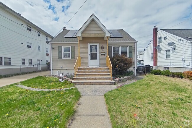 Building Photo - 82 Huron Ave Rental