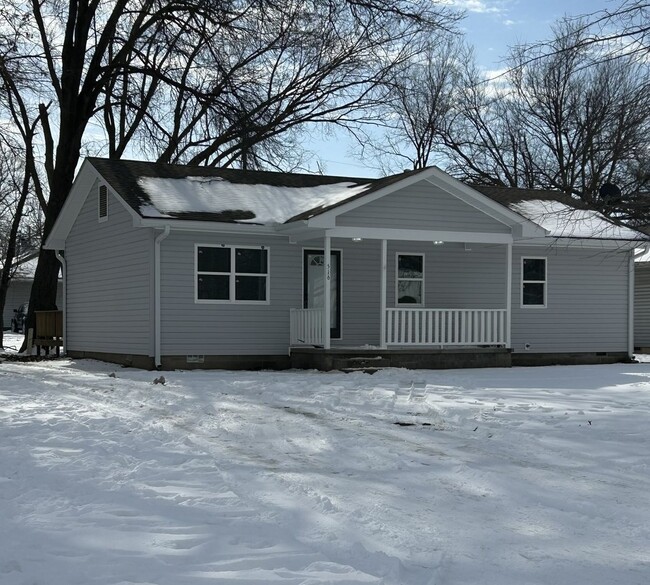 Building Photo - COMING VERY SOON!  Gorgeous! Newly Remodeled 3 Bedroom 2 Bathroom Home!