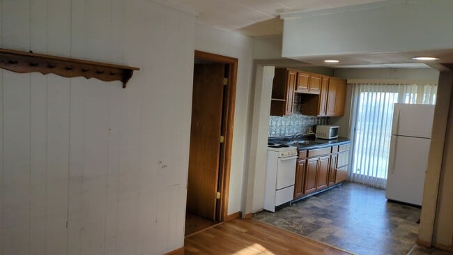 Photo - Cute 1 bed 1 bath house with large deck available now