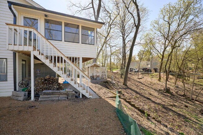 Photo - 1832 Essex Rd