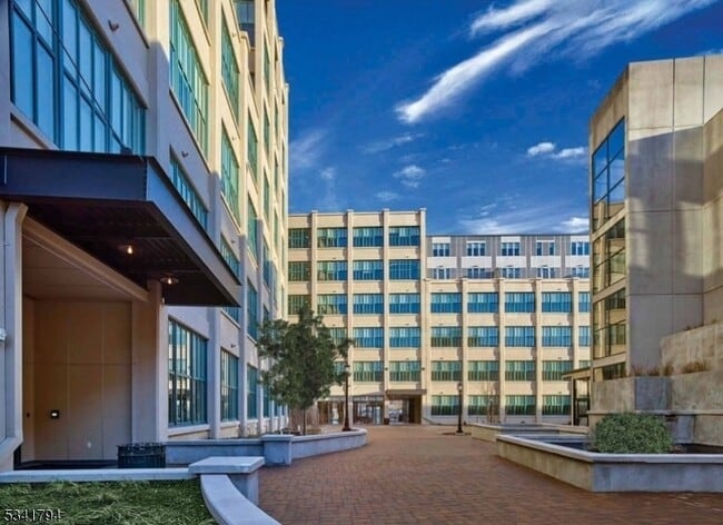 Photo - 33 Ashland Ave Unidad 330