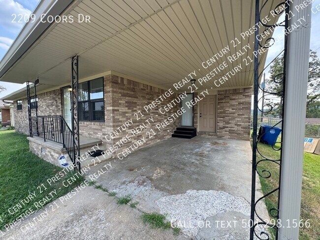 Photo - 2209 Coors Dr