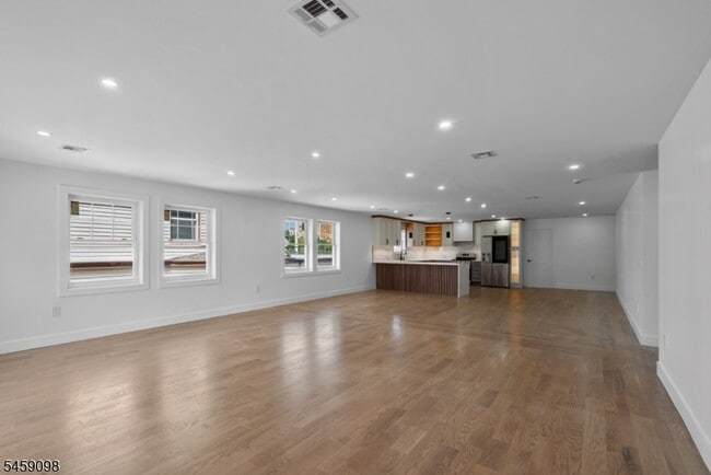 Photo - 144 N 14th St