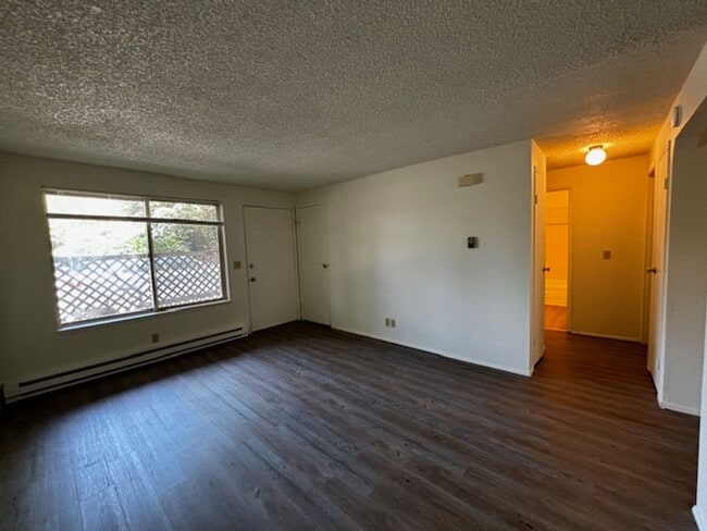 Photo - Happy Valley 2 Bedroom Updated Unit Close to WWU and Fairhaven Unidad # 3