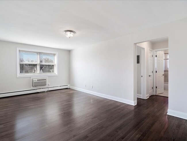 Photo - Whitehouse Apartments