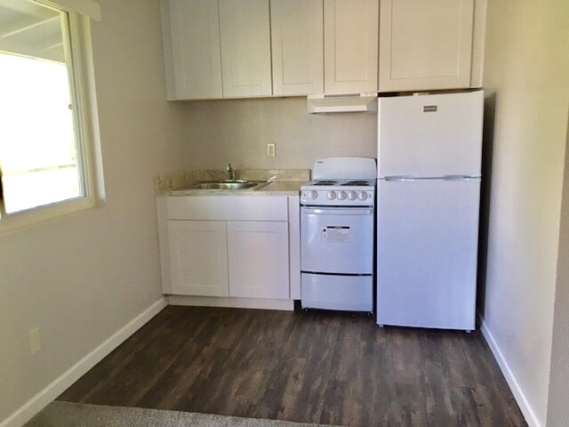 Photo - Eastpointe - 8477 East Broadway Blvd Tucso...