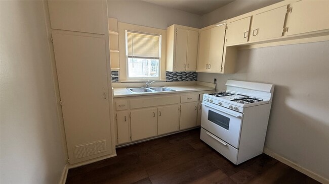 Photo - 2010 Taft St