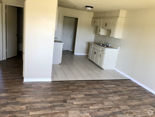 Building Photo - 407 East St Rental