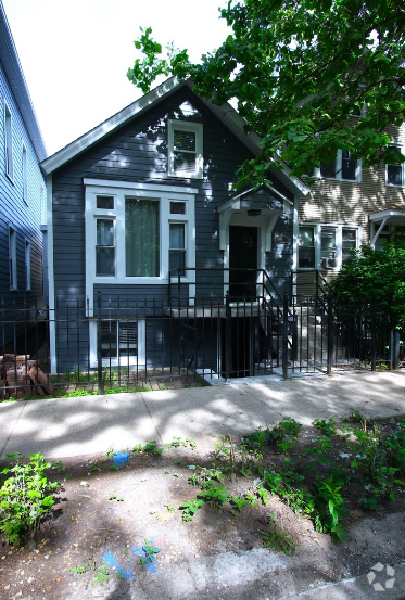 Building Photo - 1864 N Bissell St Rental
