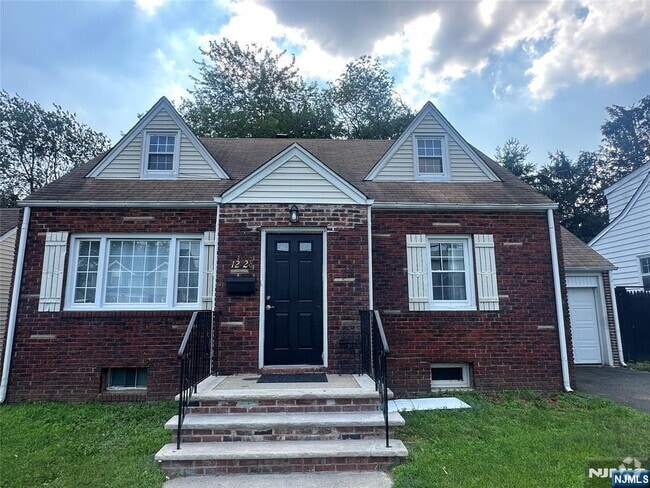 Building Photo - 12-28-28 Fairclough Pl Rental