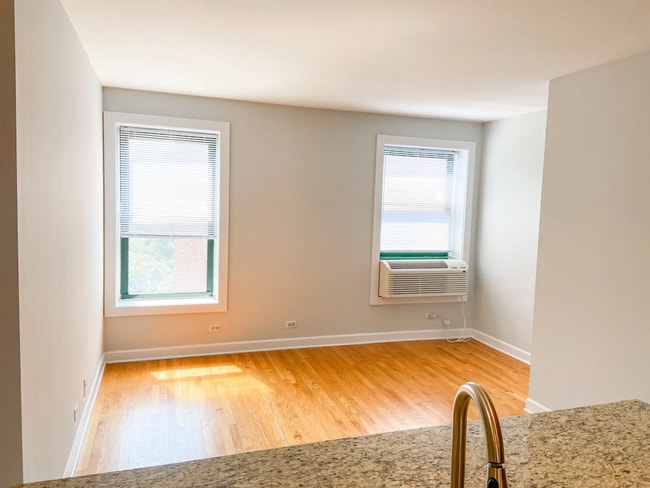 Photo - 1178 N Milwaukee Ave Unit 2