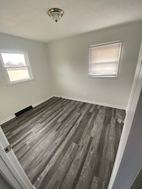 Photo - 318 Amherst Rd