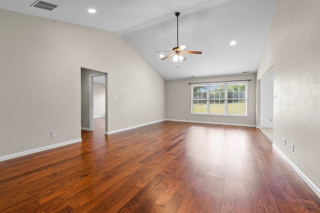 Photo - Lynwood Hills 2817/2819 Unit 2819