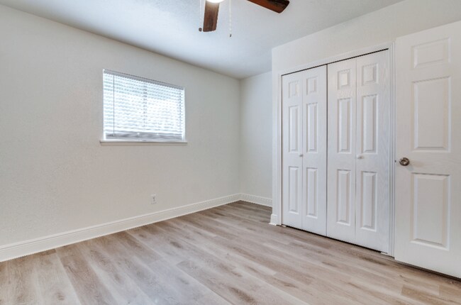Photo - 5913 Maple Ln