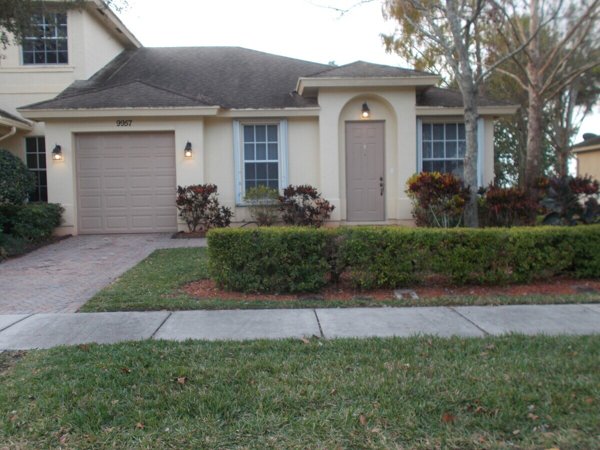 9957 E Villa Cir Townhome Townhome Rental in Vero Beach FL