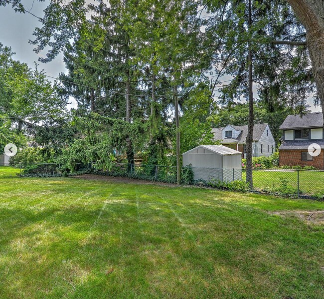 Photo - 4065 Dougall Av