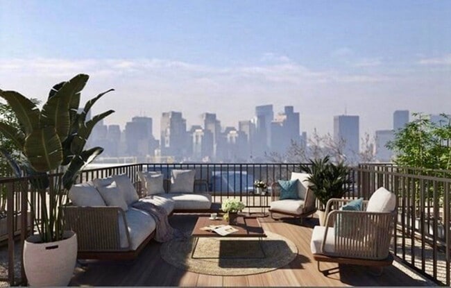 Building Photo - 425 Border St