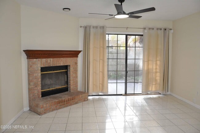 Photo - 2074 2nd St S