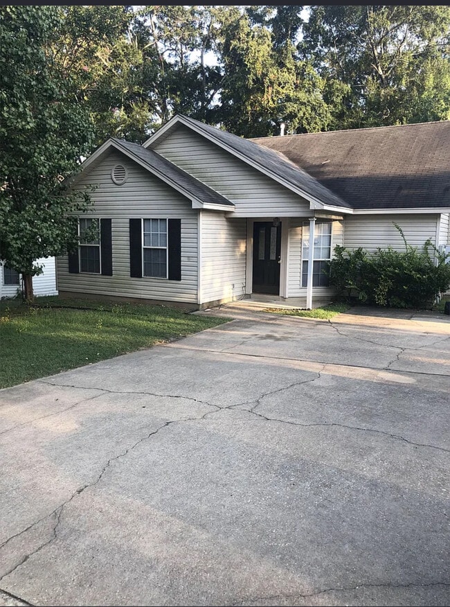 Building Photo - 1101 Cassidy Ln