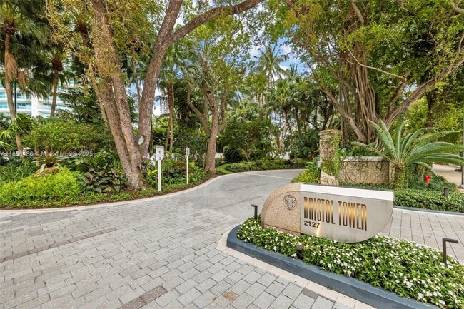 Building Photo - 2127 Brickell Ave Unit 1504