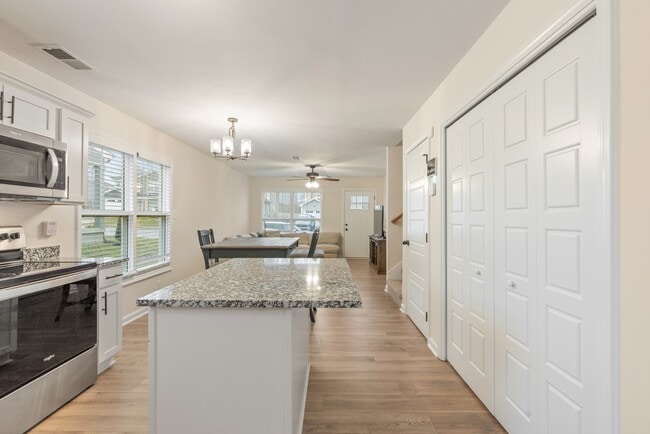 Photo - 412 Hillside Dr