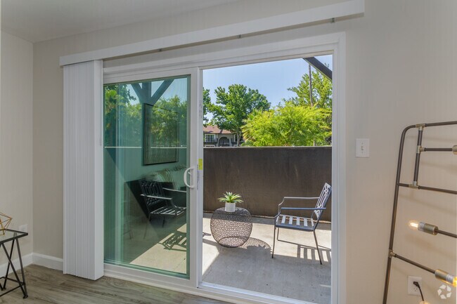2BR, 1.5BA - 900 SF