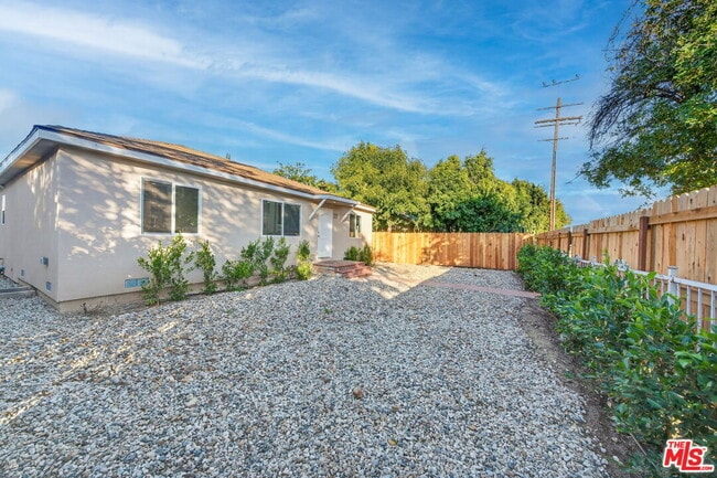 Photo - 17623 Burbank Blvd