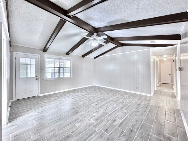 Photo - Beautiful Sherwood Oaks 3BR/2BA Home With Patio, Carport & Security Features!