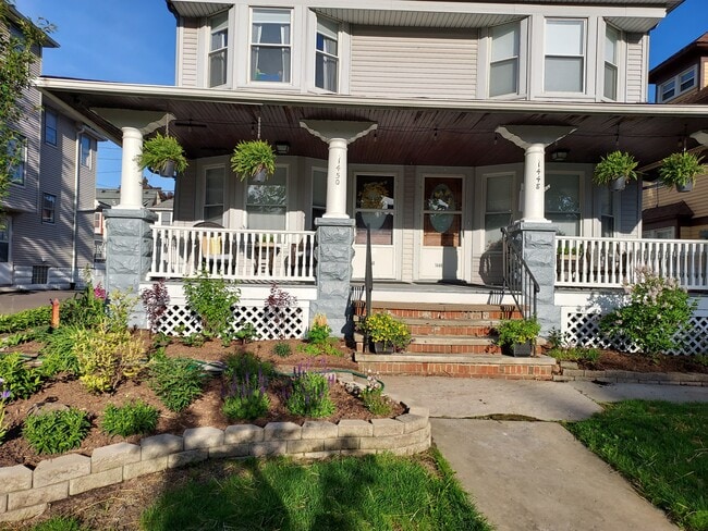 front shared porch - 1448 Lincoln Ave