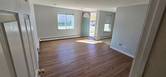 Living room - 103 S Main St Unit Basement