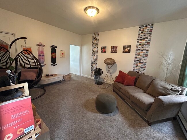 Living room - 64 S Charlotte St Unit 2