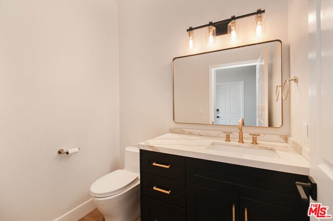 Photo - 5200 White Oak Ave Unit 33