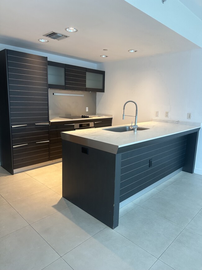 Photo - 200 Biscayne Boulevard Way Unidad 4013