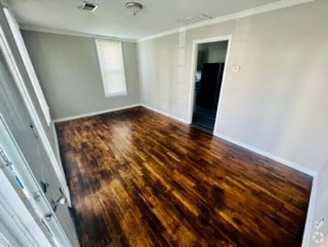 Building Photo - Quaint 2 bedroom in a quiet neighborhood Rental