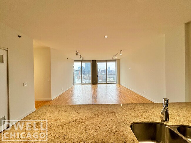 Photo - 942 W Huron St Unit 2