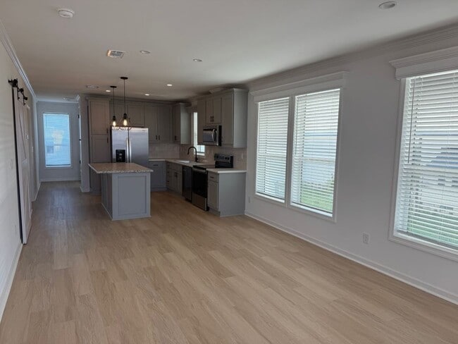 Photo - 4208 Long Lake Way