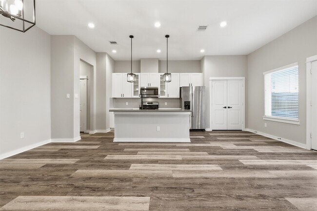 Photo - 417 Stonework Sage Ln