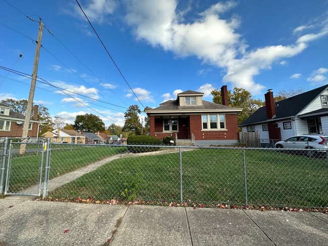 Building Photo - CHEVIOT - Charming 3 bed 1.5 bath brick cape cod