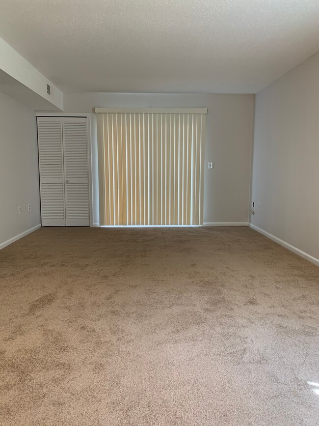 Sala de estar - 801 Twin Circle Dr Unidad 801