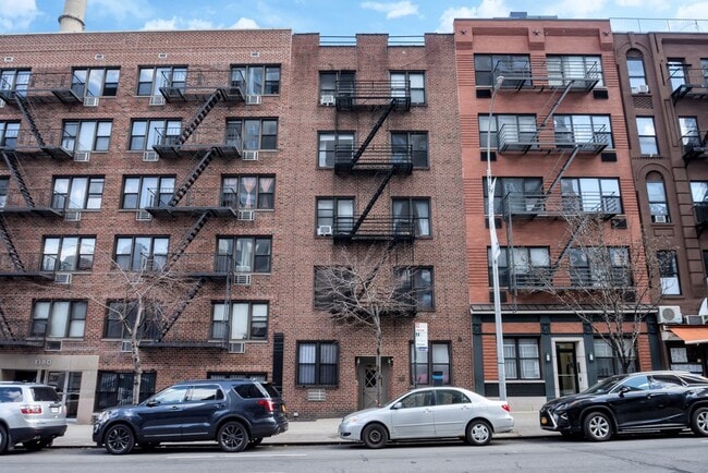 Building Photo - 1378 York Ave Unit 1C Rental