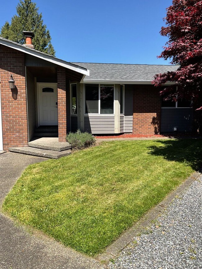 Photo - Charming 3BD/2BA Duplex WITH an Updated Ki...