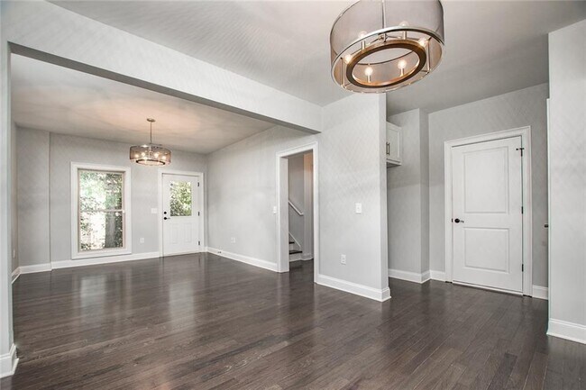 Photo - 338 7th St NE