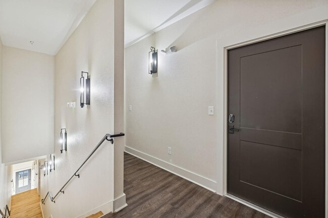 Photo - 118 N Main St