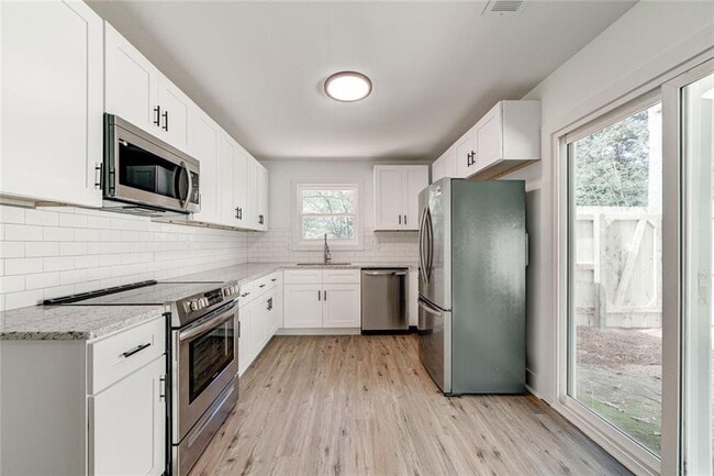 Photo - 1060 Mathews Ct