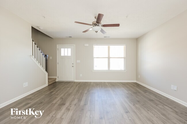 Photo - 219 Edgefield Ct