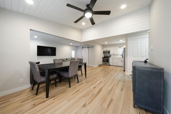 Photo - 7003 Cherry Meadow Dr