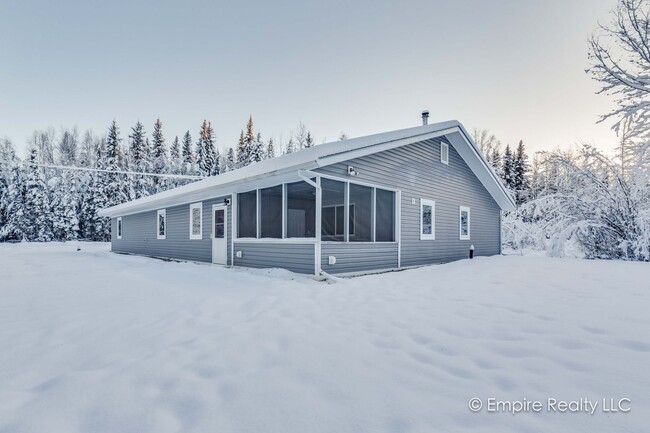 Building Photo - Single Family Home in North Pole
